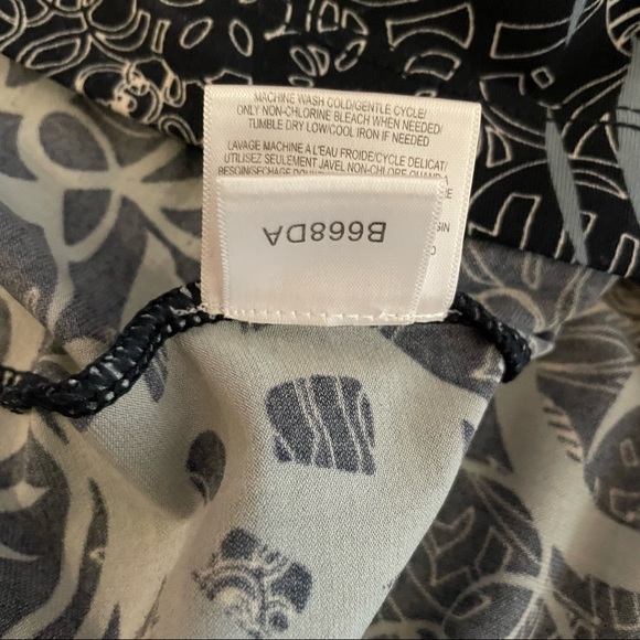 BCBGMaxAzria Blue Printed Sleeveless Wrap Top Size Small - Picture 13 of 15